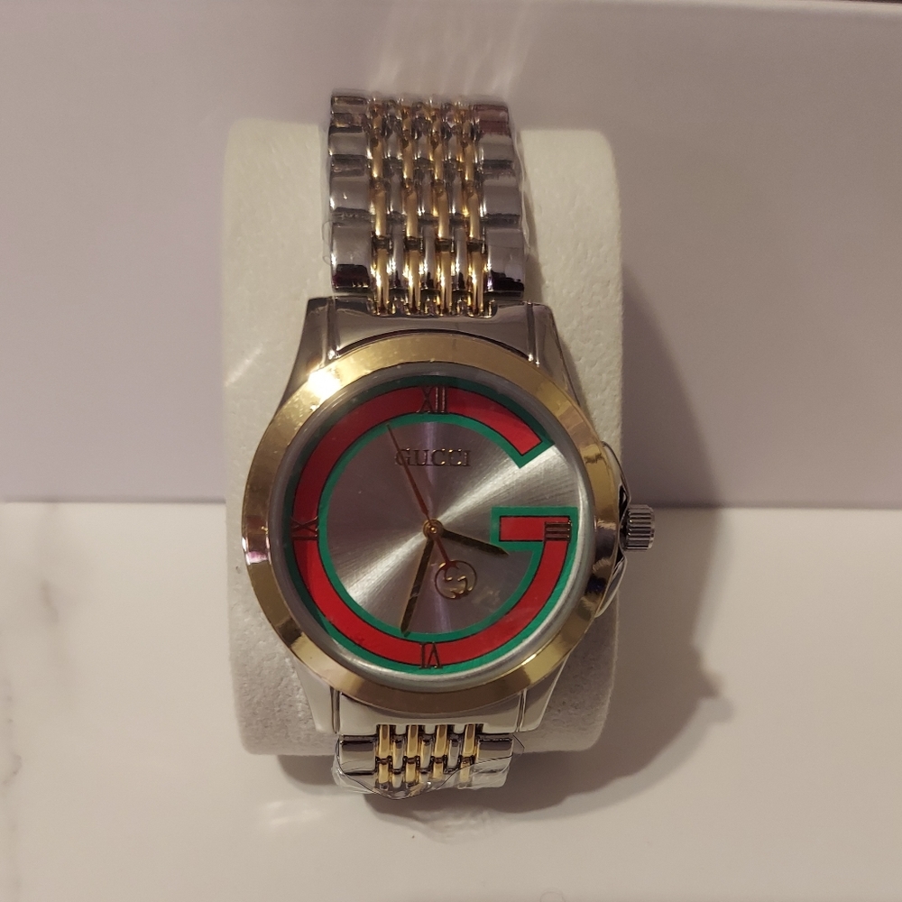 Gucci Watch Unisex (Used Like New) " SPECIAL DEAL ! "